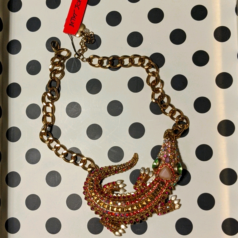 NWT Betsey Johnson Alligator Statement Necklace